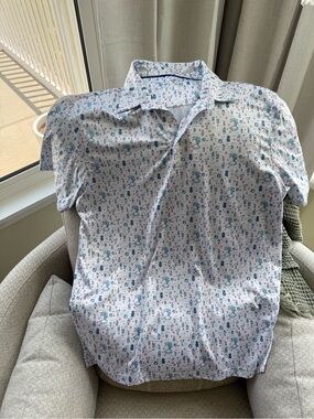 Men's Short-Sleeve White Casual Button-Down Shirt with Blue & Pink Print